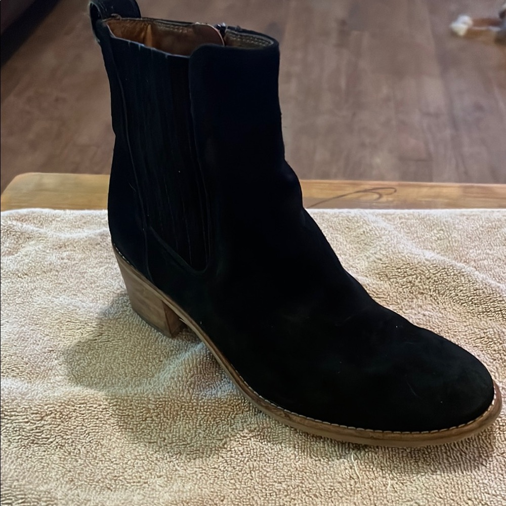 Paul Green Black Ankle Boots with Elastic Panels